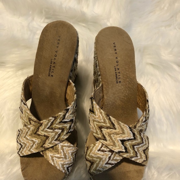 Very Volatile Los Angeles Wedge Sandal 7 - Picture 7 of 9